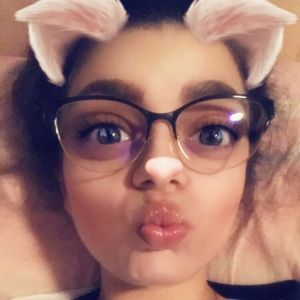 Meet your Posher, Alexis